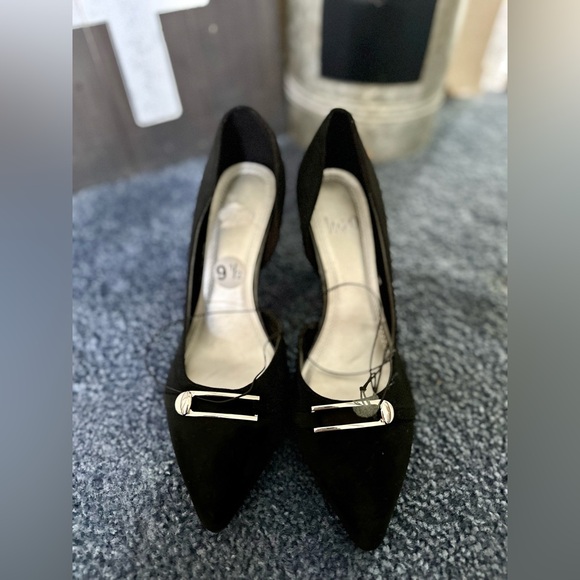 Women’s Heels - Picture 1 of 3